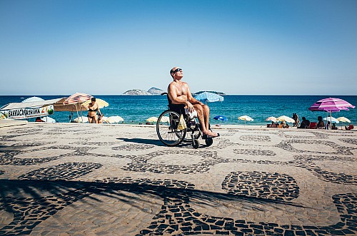 Kay Fochtmann - Brasilien - Rio de Janeiro - wheelchair - beach - tanning - travel photography